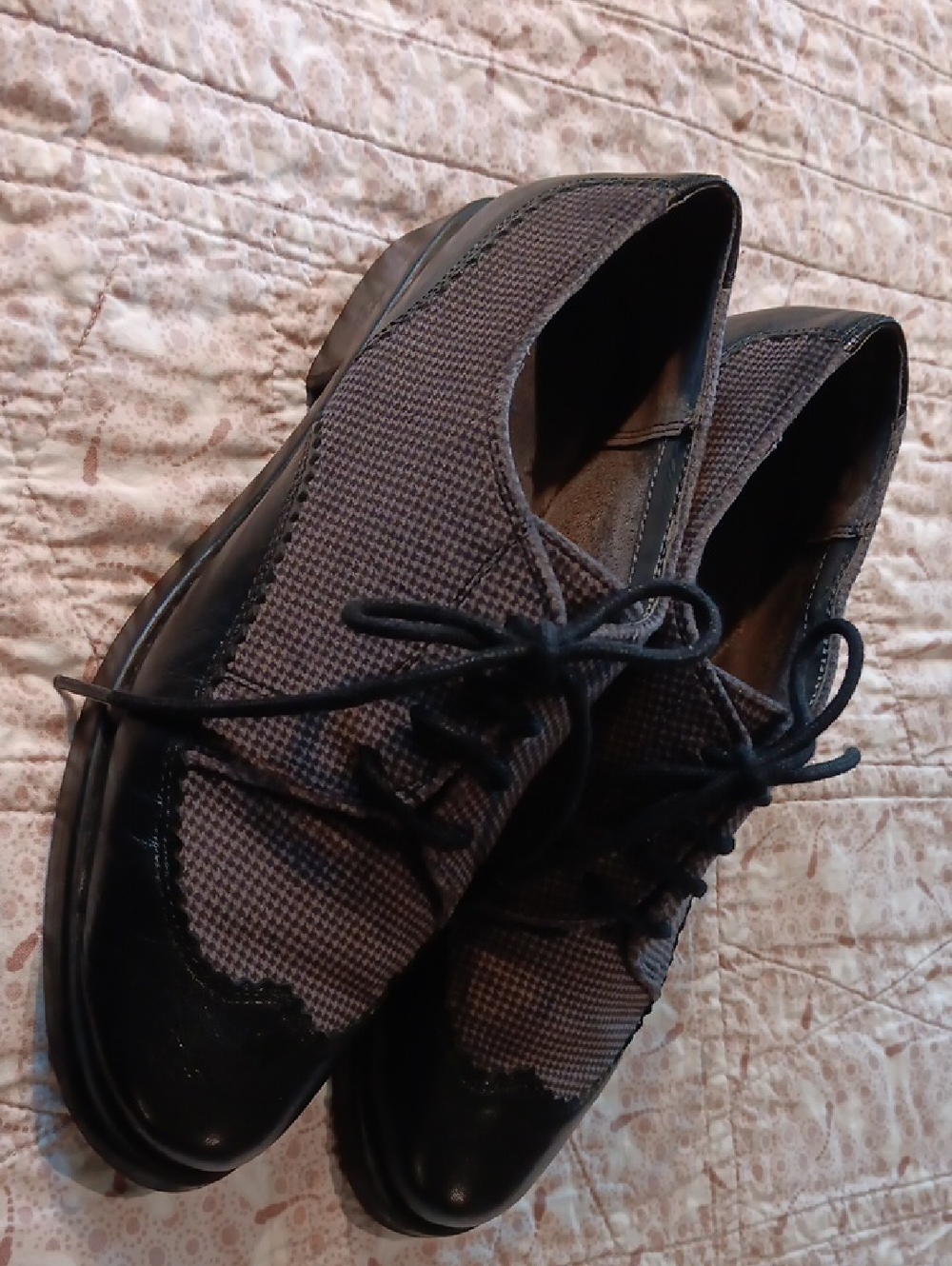 Women's AEROSOLES -Casual Lace-Up in Black and Grey Oxford Shoes